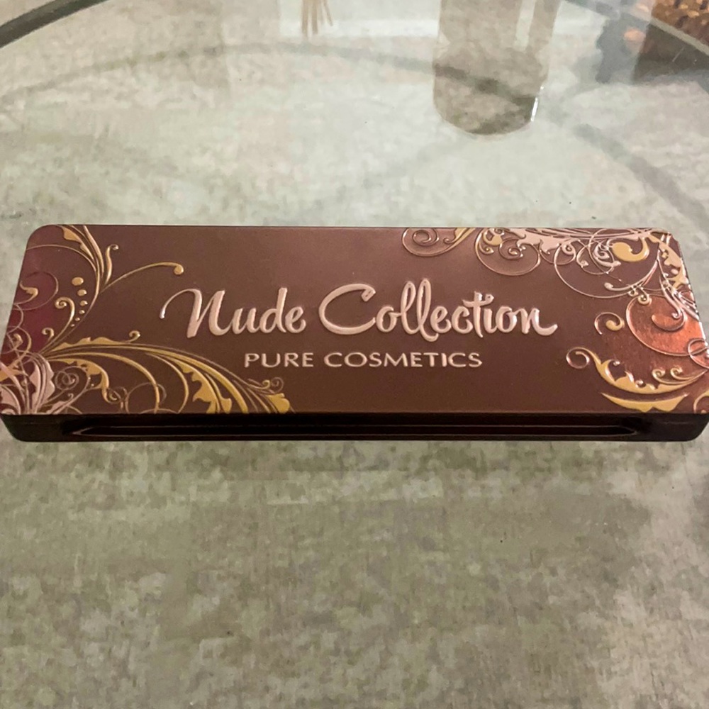 Pure Cosmetics - Nude eye shadow pallet